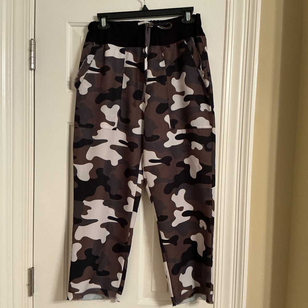 PLANET by Lauren G Camo Print Wide Leg Polysilk Pants, Raw Hem, US 2-4 Orig $248